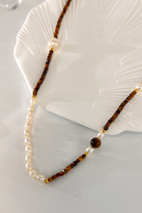 "Rivulet Sires" - Natural Stone with pearl Necklace